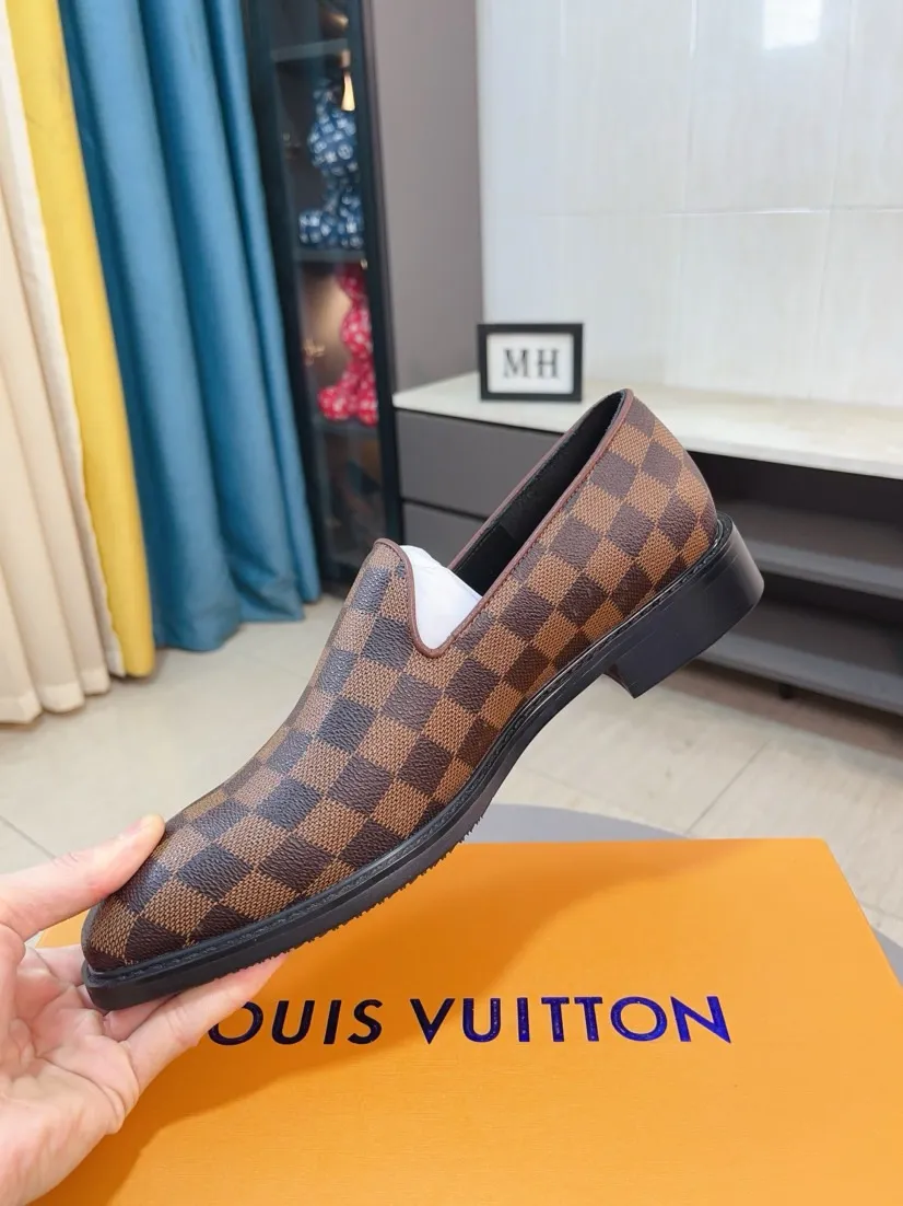 Ex-factory price 720🌹🌹High version [LV] Louis Vuitton's popular casual leather shoes🎖Fashionable and elegant🎖🎖Material: Original imported open-edge beaded cowhide, washed cowhide leather lining, original open-molded rubber outsole, high-end and classy, ​​elegant quality, instantly transforming into a handsome man ❤❤Standard\nNumber: 38-44